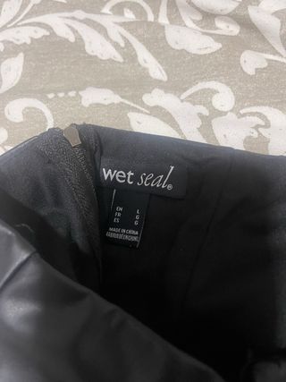 Top Corsé Negro Piel Sintética es como una talla M