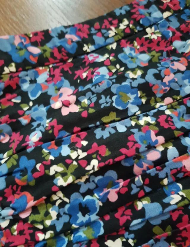 Minifalda floral con fruncido