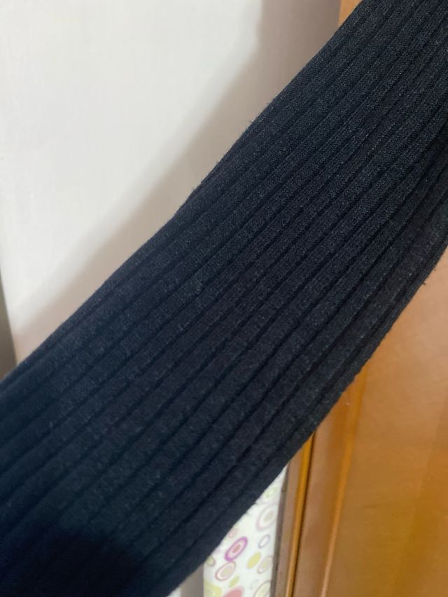 Camiseta negra hombros descubiertos