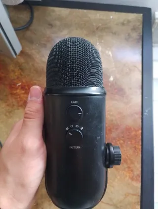 Blue Yeti + Logitech G Pro X Cascos