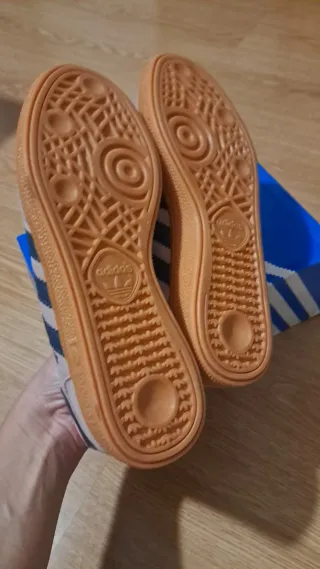 Adidas Spezial rosas y azules