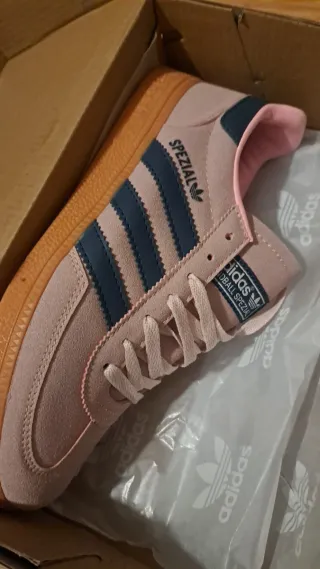Adidas Spezial rosas y azules