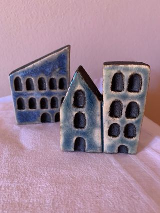 Due palazzi ceramica smaltata