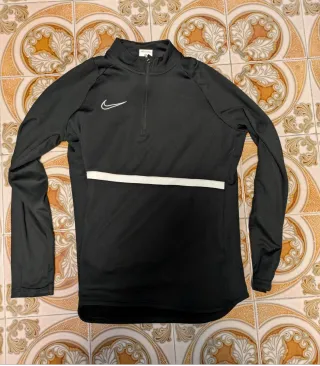 Sudadera Nike con cremallera negra