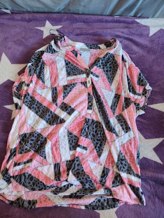 Camisa Multicolor con Estampado Geométrico