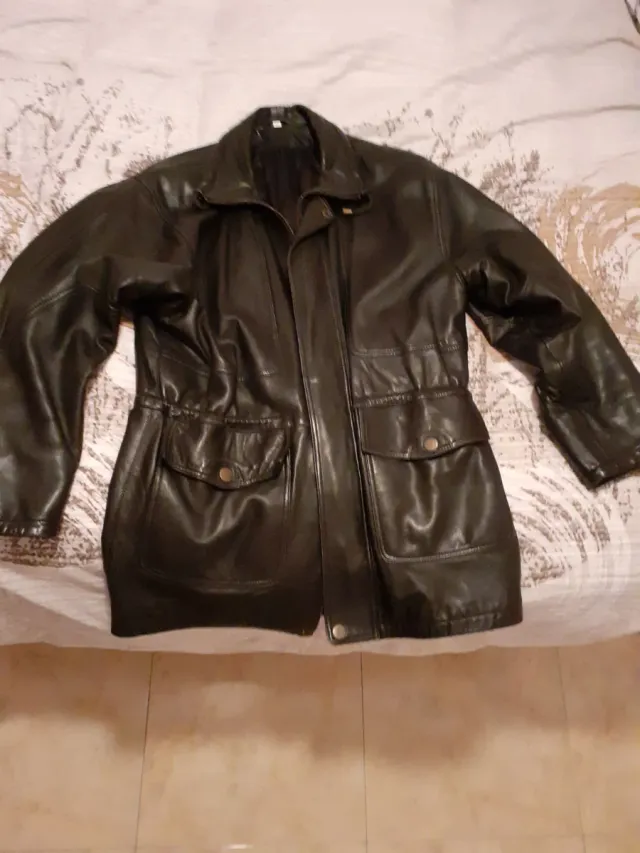 Chaqueta de piel negra