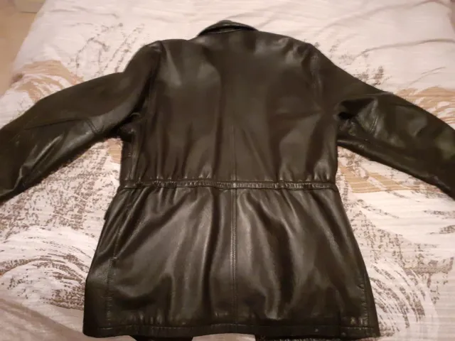 Chaqueta de piel negra