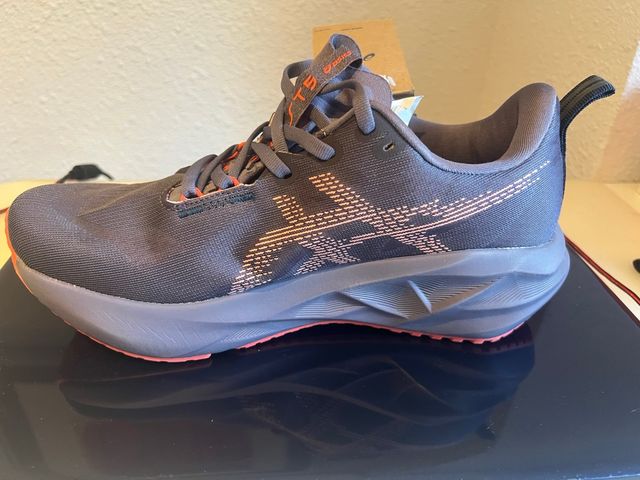 Asics Novablast 5 Talla 42 Hombre