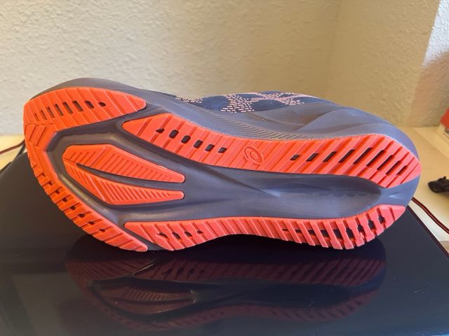 Asics Novablast 5 Talla 42 Hombre