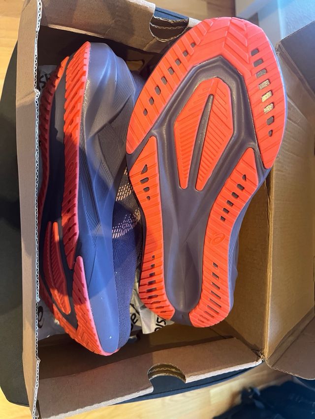 Asics Novablast 5 Talla 42 Hombre