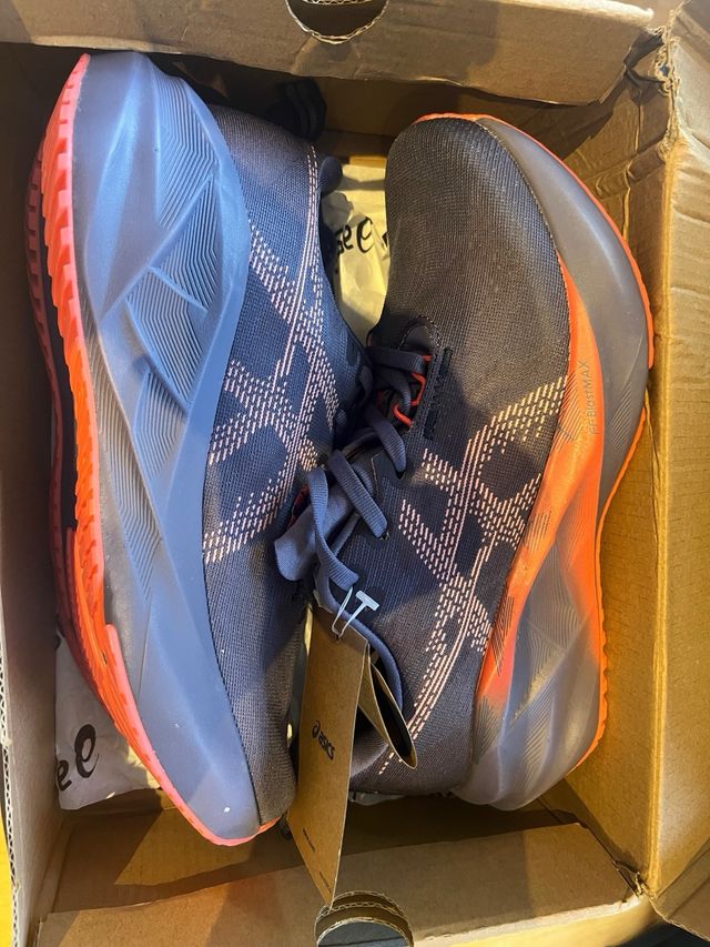 Asics Novablast 5 Talla 42 Hombre