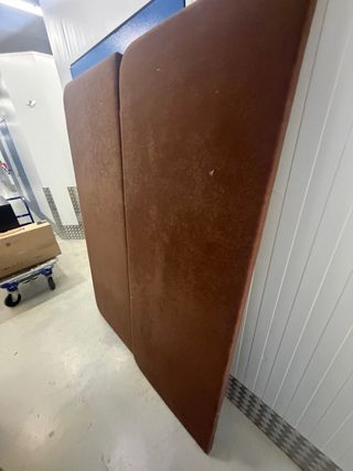 Base tapizada cama marrón 150x200 y patas