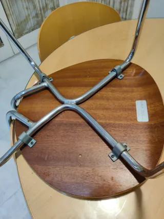 Mesa redonda cristal y 4 sillas madera