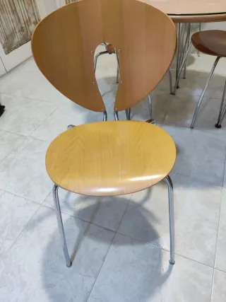 Mesa redonda cristal y 4 sillas madera