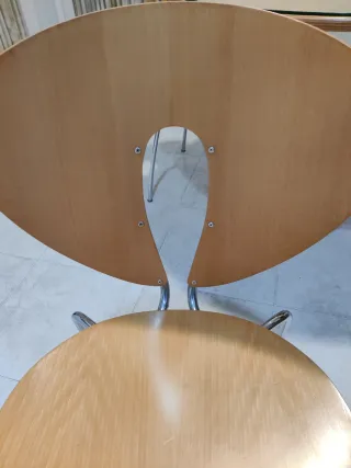 Mesa redonda cristal y 4 sillas madera