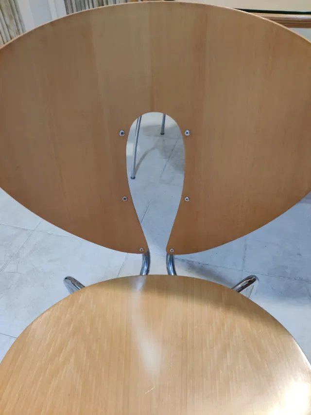 Mesa redonda cristal y 4 sillas madera