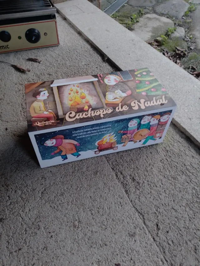 Caja de cartón decorada
