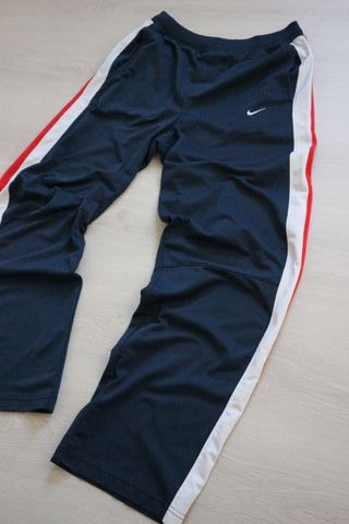 Pantalón Nike Legacy Azul con Rayas Rojas