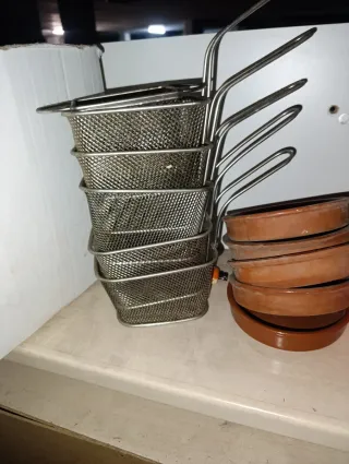 Juego de vajilla y vasos de bar