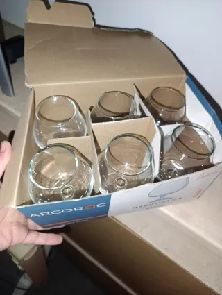 Juego de vajilla y vasos de bar