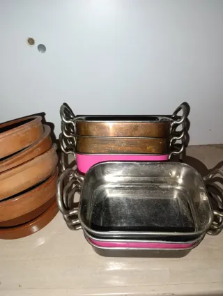 Juego de vajilla y vasos de bar