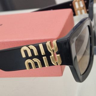 Gafas de sol Miu Miu mujer negras y doradas