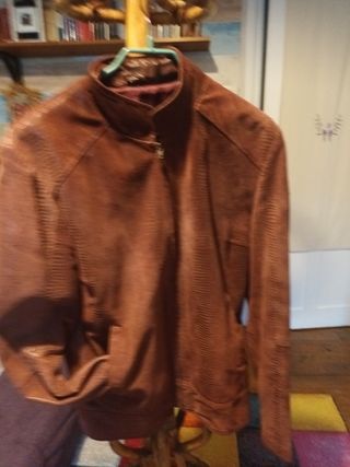 Cazadora d piel burdeos envejecida