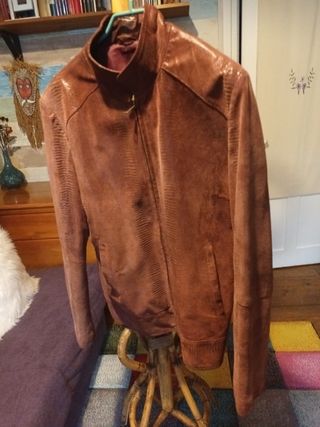 Cazadora d piel burdeos envejecida