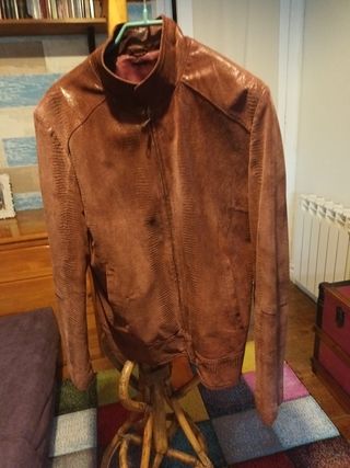 Cazadora d piel burdeos envejecida