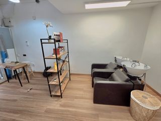 Traspaso peluquería con espacio tipo vivienda