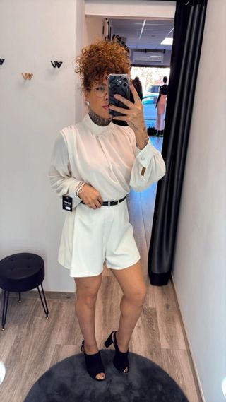 Mono blanco elegante