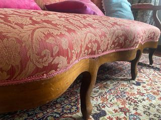 Sofá Luis XV madera tallada y tapizado