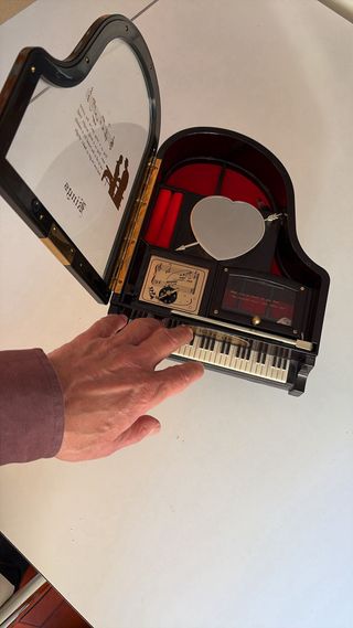 Caja de música joyero piano R.Strobel