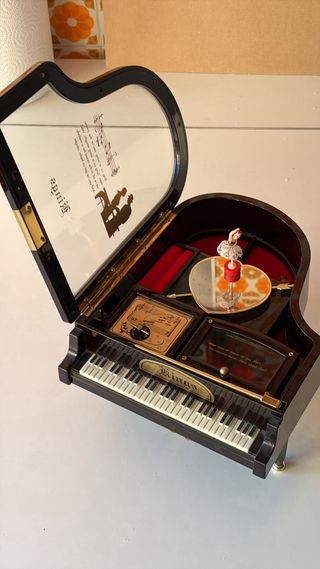 Caja de música joyero piano R.Strobel