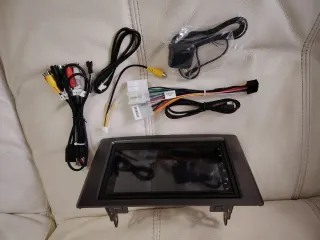 Pantalla Universal con Carplay. Marco para iveco.