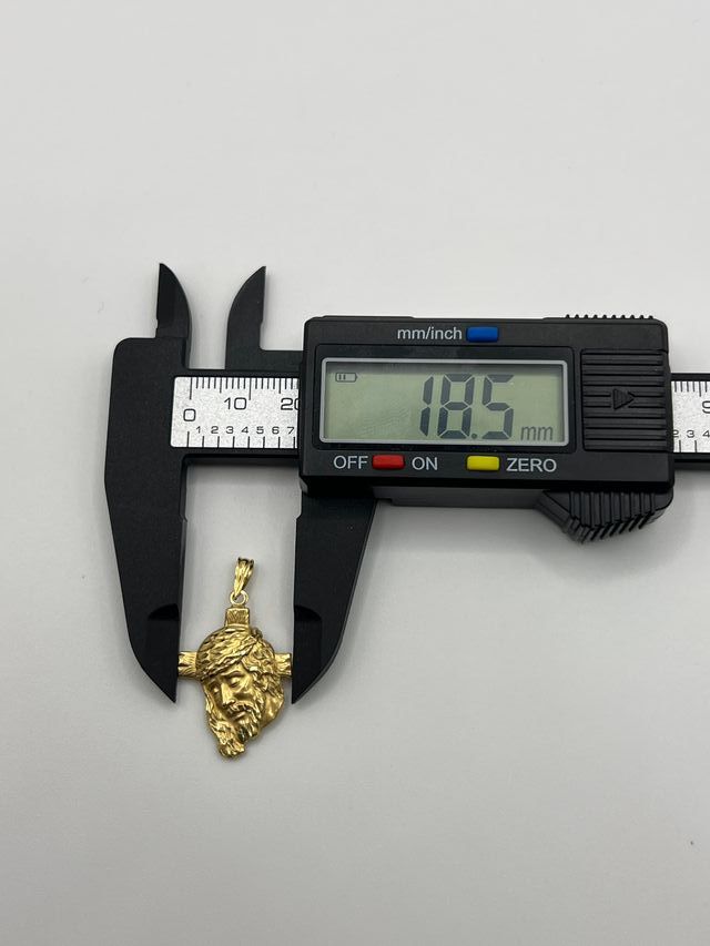 Croce d'oro 18k. Peso: 2,54 gr.