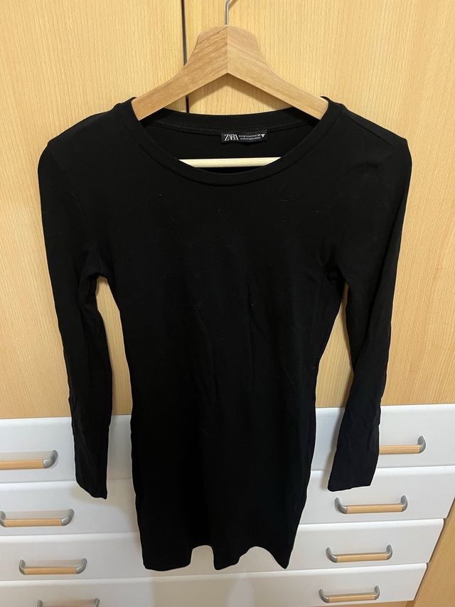 Vestido negro manga larga Zara