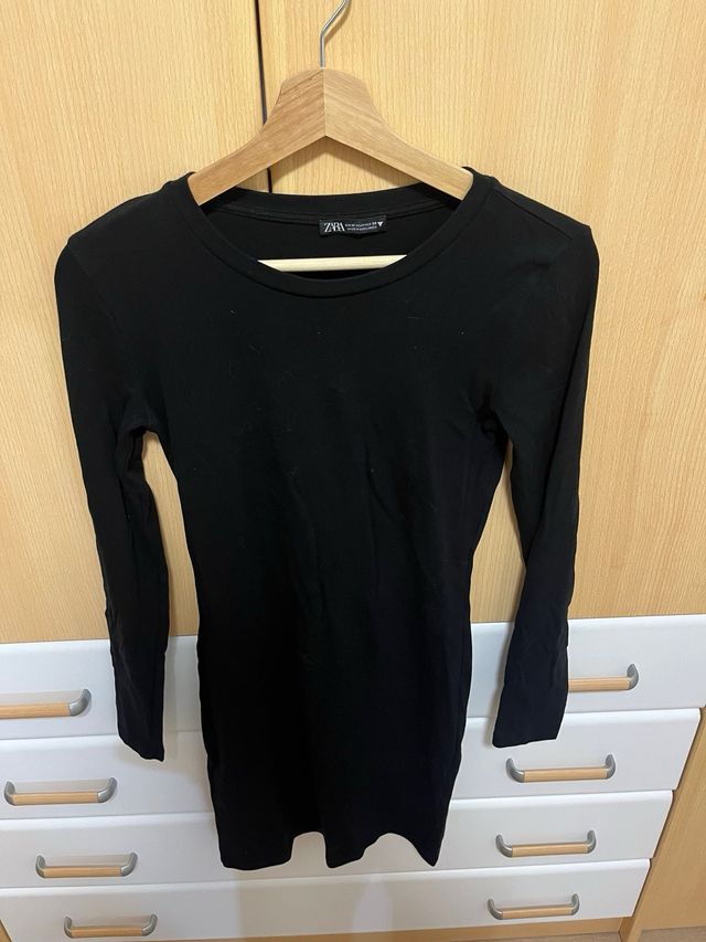 Vestido negro manga larga Zara