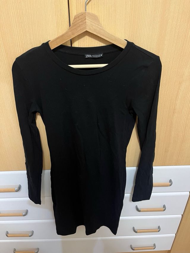 Vestido negro manga larga Zara