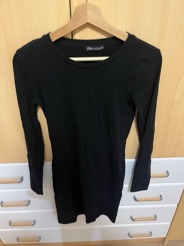 Vestido negro manga larga Zara
