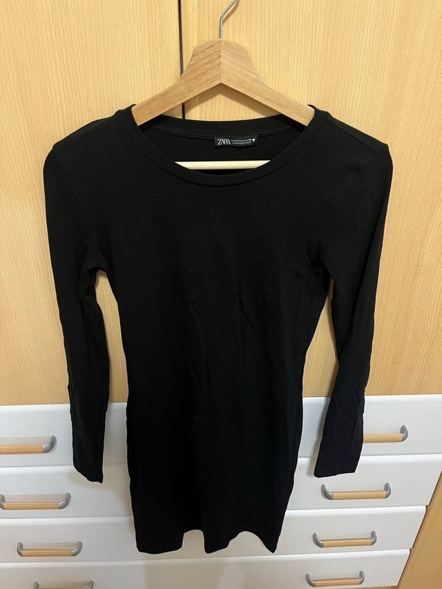 Vestido negro manga larga Zara