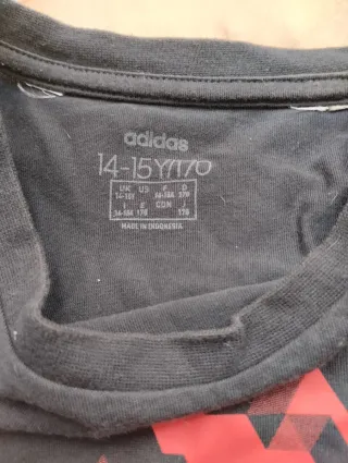 Camiseta Adidas Negra Logo Rojo