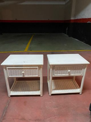 2 Comodini Bianchi in Vimini