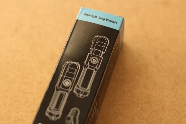 Linterna LED largo alcance USB