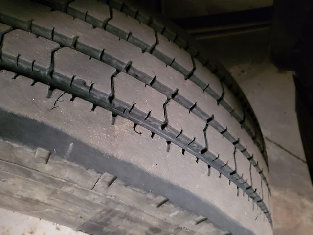 Camión Mercedes Atego con puerta elevadora