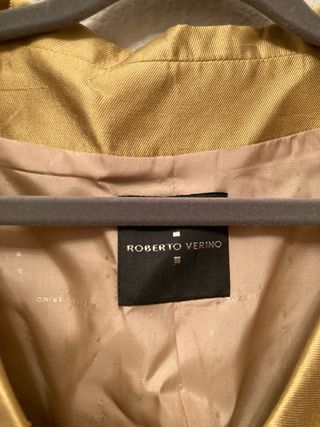 Elegante chaqueta dorada ROBERTO VERINO seda