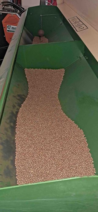 Sembradora GIL de 19 chorros.