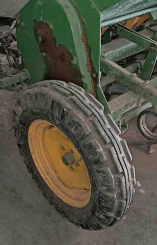 Sembradora GIL de 19 chorros.