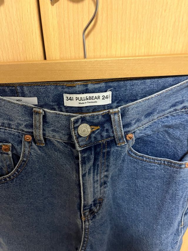 Pantalones Mom Pull&Bear Talla M