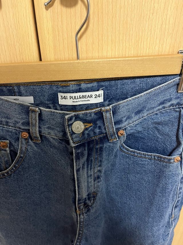 Pantalones Mom Pull&Bear Talla M